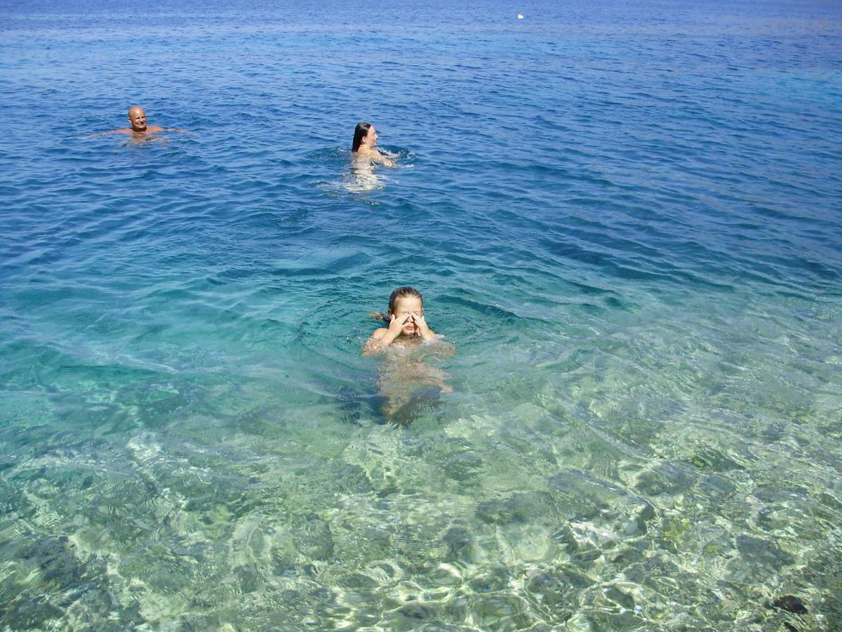 I&J Relaxing Beach Apartments Račišće 外观 照片